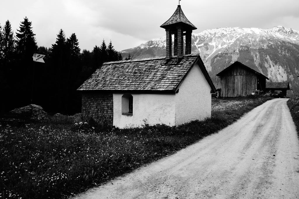 Maisaess Lifinarblick Villa Schruns Buitenkant foto