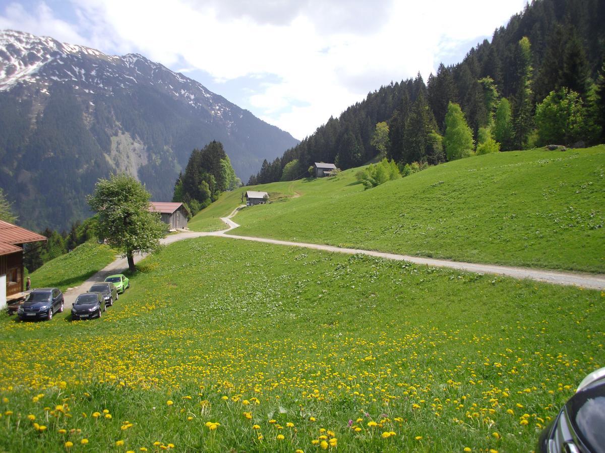 Maisaess Lifinarblick Villa Schruns Buitenkant foto