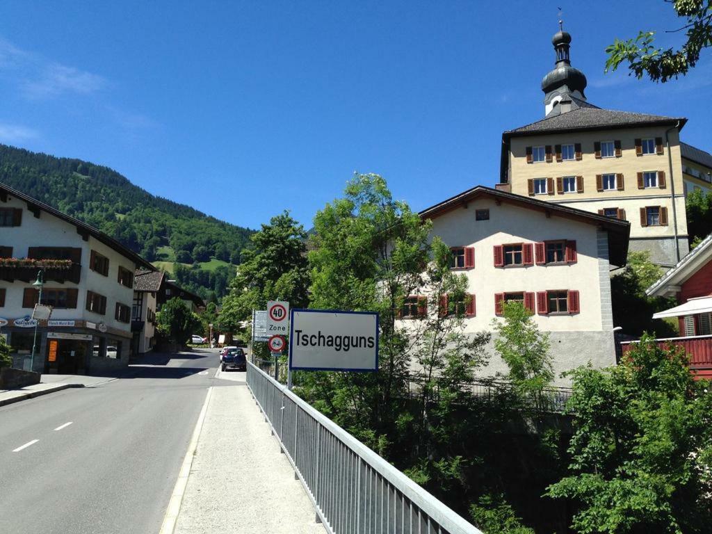 Maisaess Lifinarblick Villa Schruns Buitenkant foto